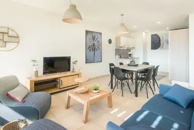 Image de Villa \"La Spacieuse\"  avec Jacuzzi Privatif, terrasse, balcon et parking