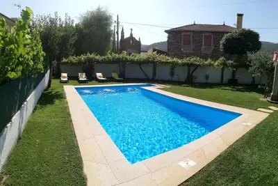 Image de Maison dans un environnement rural, près de la montagne et de la mer
