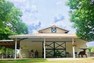 Image de Two Grooms Farm - Expérience à la ferme