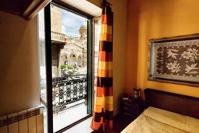 Image de Appartement entier avec vue cathédrale, 2 chambres et 2 salles de bain, entièrement équipé