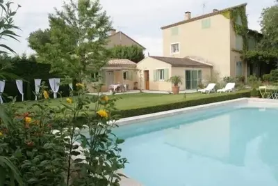 Image de Maisonnette avec terrasse sur 1000m2 de jardin - Piscine - Centreville de Orange - 2 personnes