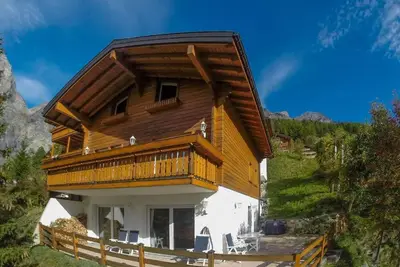 Image de Maison de vacances Loèche-les-Bains pour 1 - 6 personnes avec 3 chambres à coucher - Chalet