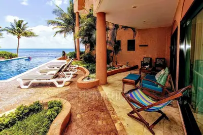 Image de Condo sur la plage, près de la piscine, grande terrasse, service de plage et étapes jusqu'à la 5e avenue.