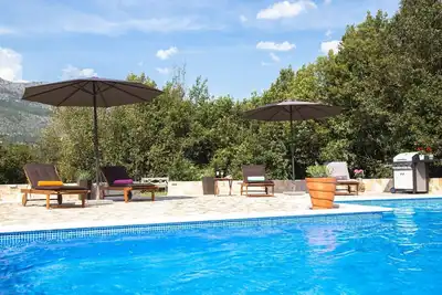 Image de Belle vue sur la montagne, piscine privée et à 30 km de Dubrovnik!