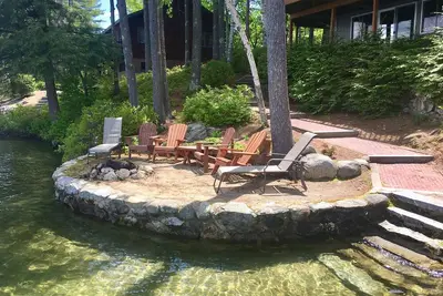 Image de Bienvenue au lac Winnipesaukee! 5-br Accueil Waterfront Sur ponté Noir Cat Island