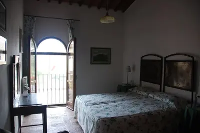 Image de Agréable appartement dans une maison de vacances avec Wifi, piscine, patio, près de San Gimignano