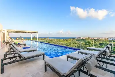Image de Luxe Oasis | Rooftop Infinity Pool | Terrace