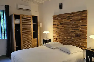 Image de Unique! Bungalow F2 dans belle propriété Art Déco et jardin tropical à Vernou.
