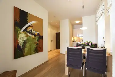 Image de 70 mètres carrés, suite moderne au milieu de l'espace spa