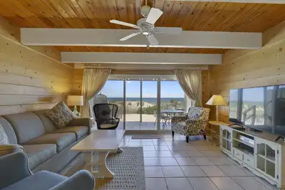 Image de Activites Journalieres Gratuites! ! ! Oceanfront! ! ! Profitez de la plage de cette directement en bord de mer 4 chambres, 2. 5 salles de bain maison de quatre étages.