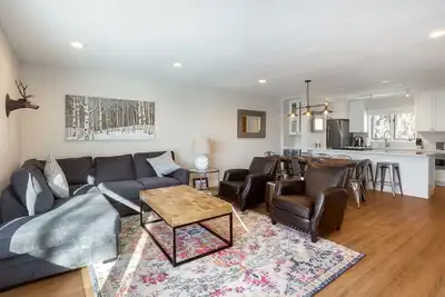 Image de Rénové, 4 Br (2 King), 3. 5ba, Navette gratuite, Min to Mtn