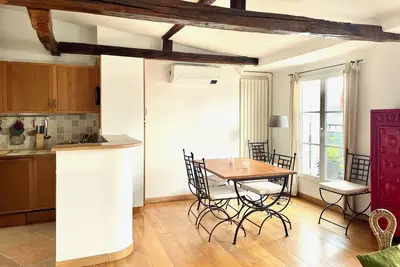 Image de Appartement Vi arrondissement, 2 chambres, ascenseur, clim, terrasse, garage