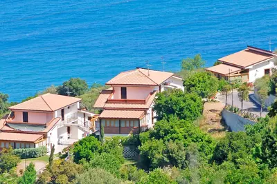 Image de Maison en pleine nature, entre la mer, le soleil et la terre Ă Capo d'Orlando