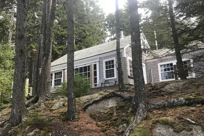 Image de Cottage Woodsy familial avec vue sur la baie