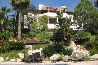 Image de Communauté fermée | Pool communautaire | seulement 4. 5 miles à la plage