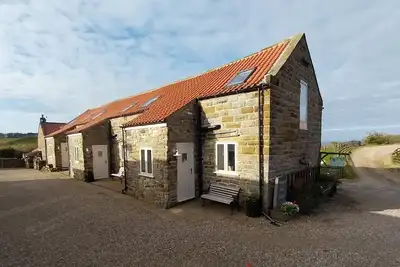 Image de Swallow's Rest - Chalets de charme avec vues sur la mer et la campagne
