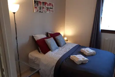 Image de chambre individuelle, salle de bains attenante dans villa, Valbonne