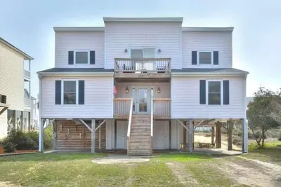 Image de Magnifiquement décoré 4 Br / 2 Ba Accueil près de la plage avec Fire Pit-Sleep9