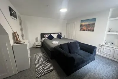 Image de Studio indépendant avec cour arrière privée