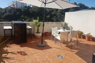 Image de Bonito piso soleado con terraza grande