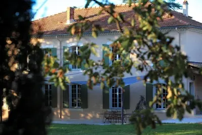 Image de La Maison 'R', le charme d'une bastide provençale dans les vignes