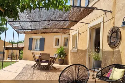 Image de grande propriété avec piscine au calme et ensoleillée