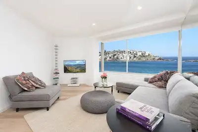 Image de À Droite Sur Bondi * Const