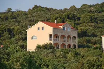 Image de Appartements A3 avec vue sur la baie de Sesula, à quelques minutes de la plage.