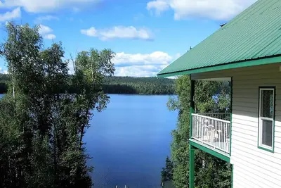 Image de Birch Haven - Un chalet de luxe au bord du lac sur le lac immaculé Horsefly
