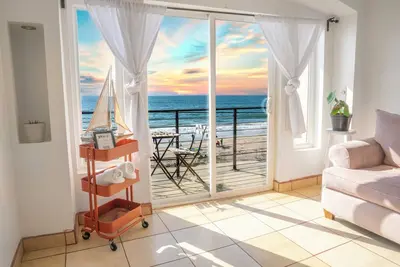 Image de Beachfront Cozy 1 Bdr Apt
