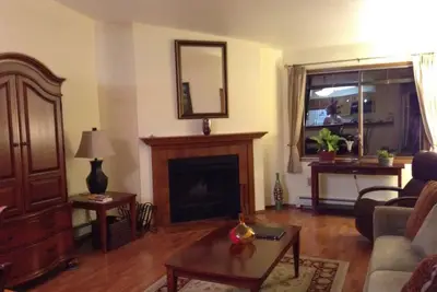 Image de Magnifique Condo Mid-Town - Quartier Umed