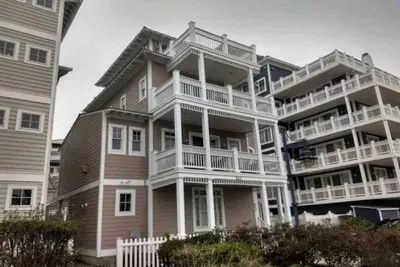Image de De joyeux rassemblements commencent dans cette magnifique maison au bord de la plage. Nouvelle inscription pour 2019