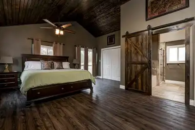 Image de Entièrement rénové 3 chambres 2 salles de bain maison du lac