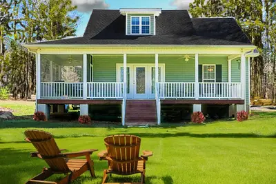 Image de Cosy Cottage Lakefront Avec 3 Lits Roisiers, Smart Tvs Dans Chaque Chambre, COMMODITÉS Galo