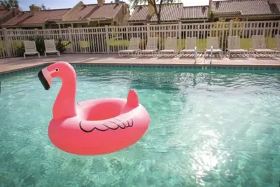 Image de Très bien situé. . . Près de la piscine et du spa!