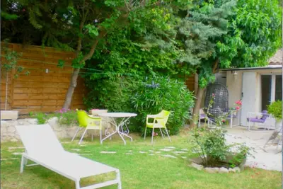Image de Greoux, T2 (1chambre), jardin, emplacement voiture, Wi-Fi gratuit, Climatisation