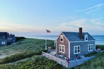 Image de Maison de plage avec vue sur l'eau par chaque fenêtre