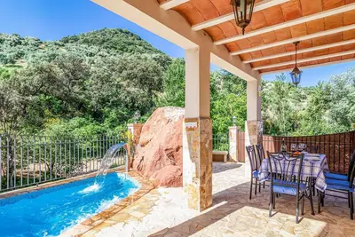 Image de Belle maison à Rute avec jacuzzi