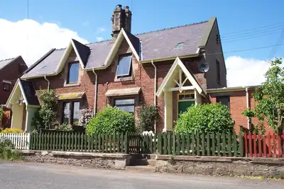 Image de Cottage de vacances au calme, vrai feu, de superbes vues sur les collines de Cheviot, jardins privés