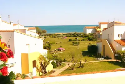 Vue mer, accès direct à la plage de la Roquille  à 100m). Tout confort.