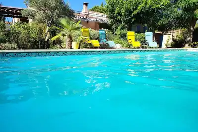 Image de Maison avec piscine privée et jardin verdoyant au pied du Luberon