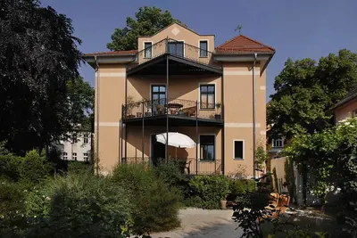 Image de Appartement 4 étoiles dans une villa très calme et verdoyante