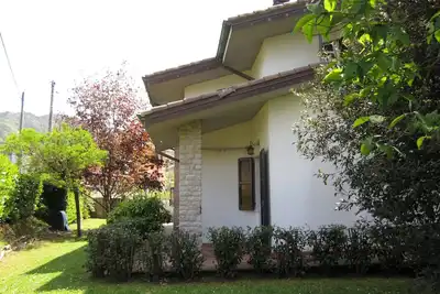 Image de Villa Il Pozzo, entourée de verdure, idéale pour visiter les célèbres Cinque Terre