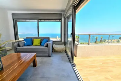 Image de Triple terrasse Galilée à 180 ° avec vue sur la mer