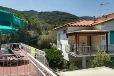 Image de Appartement dans le centre de Procchio, lumineux et confortable au premier étage d'une maison à deux familles