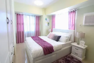 Image de Tout l'appartement de luxe Ă 2 lits et 2 salles de bain, au coeur de la ville de Cebu avec d'excellentes vues
