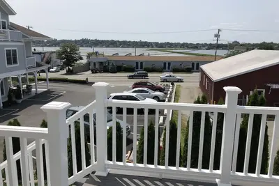 Image de Grand Beach House Courte distance de la plage!