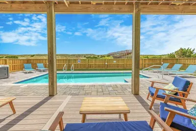 Image de Vues larges ouvertes! Oceanfront w / Pool & Bar, bain Ă remous, salle de jeux, passerelle Ă la plage