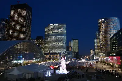Image de 2 Pièces meublées à Paris La-DÉFENSE, dans une Résidence 4 étoiles