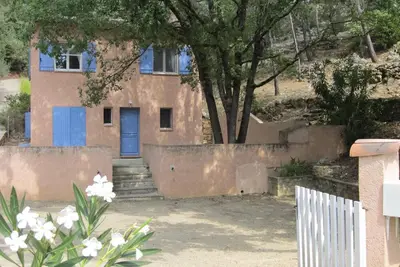 Image de Villa 6\/7 personnes sur les hauteurs d'Entrecasteaux (Var), charmant v